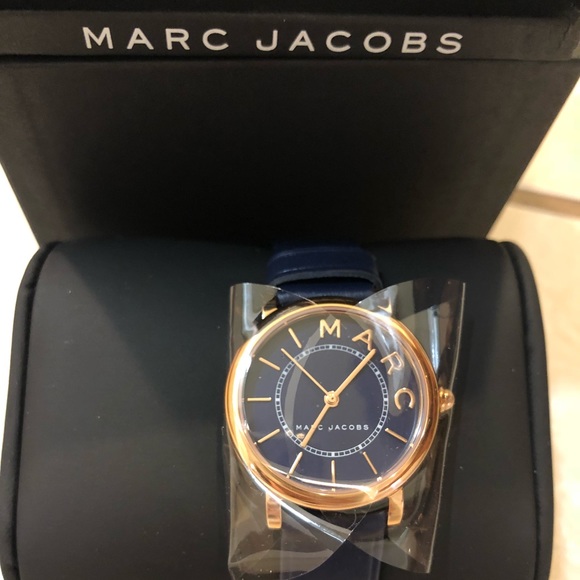 Marc Jacobs Navy Watch with Gold Detailing - Picture 3 of 4